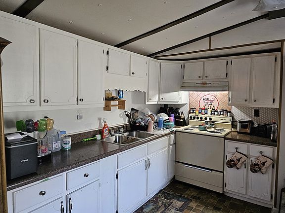 5th image of 109 Fairview Ave
