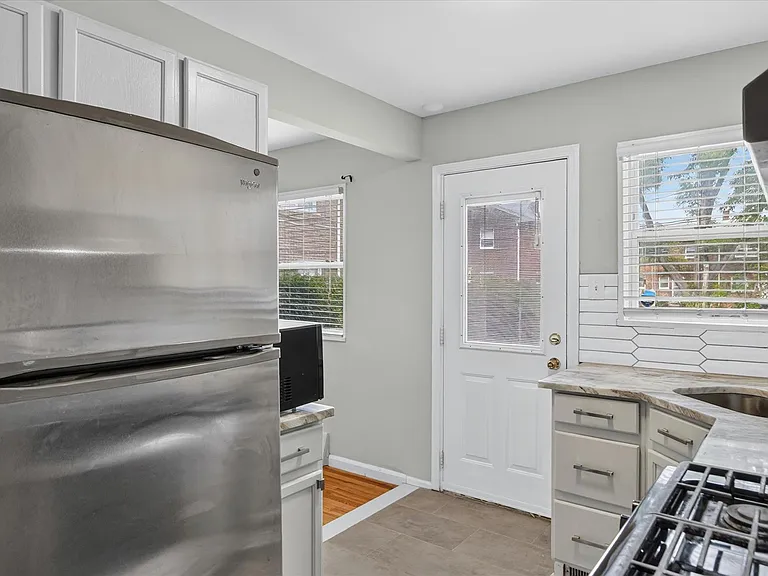 3284 Coolidge Hwy — Photo 15