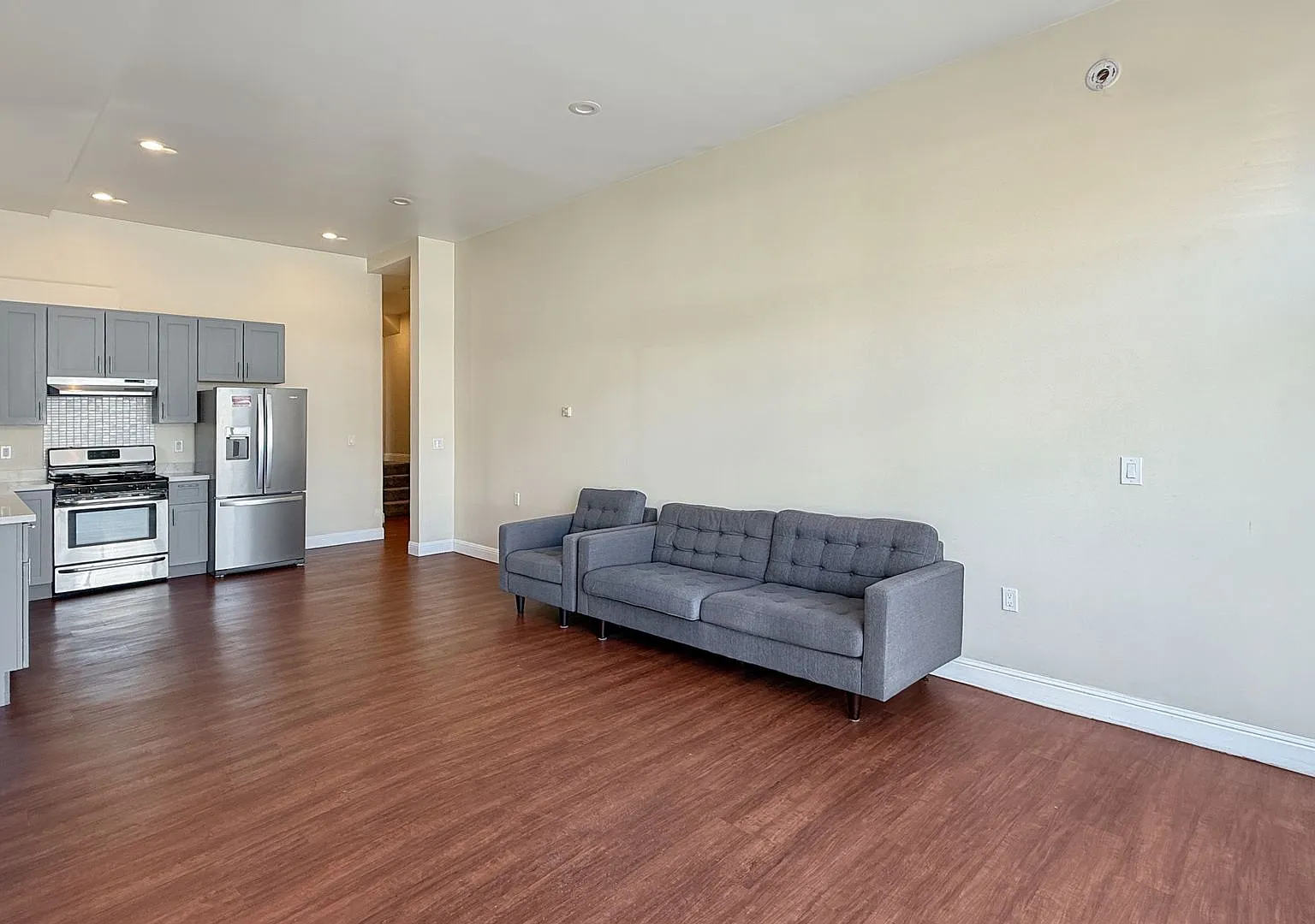 Remodeled Apartment in Bustling Cleveland Heights! — Photo 2