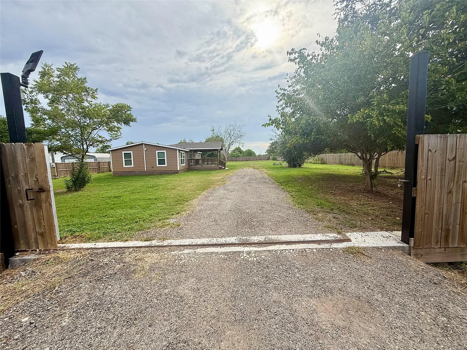4 bed, 2.0 bath, 1456 sqft, $2,100 — Photo 1