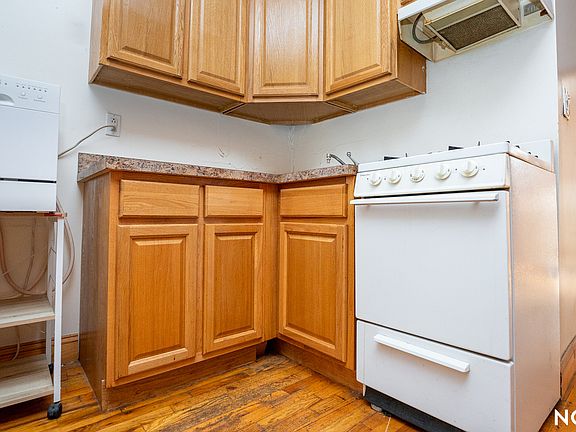 4th image of 215 Franklin St APT 2L
