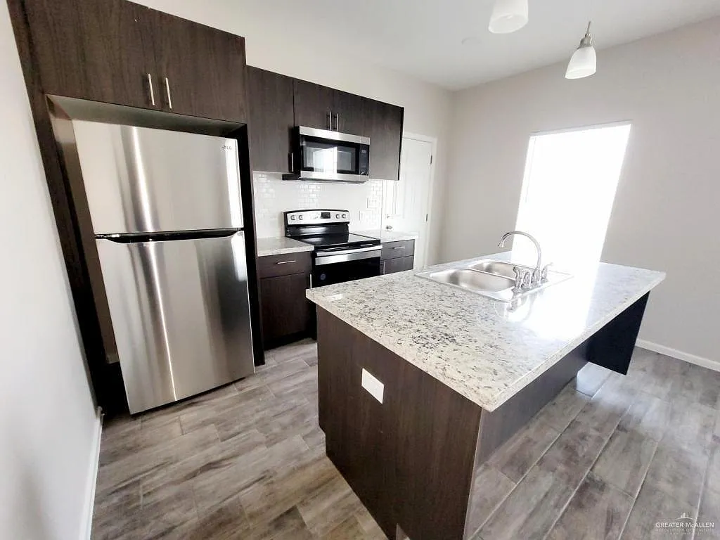 3 bed, 2.0 bath, $1,150 — Photo 4