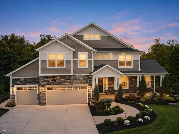 210 Harvester Dr, Akron, OH 44321