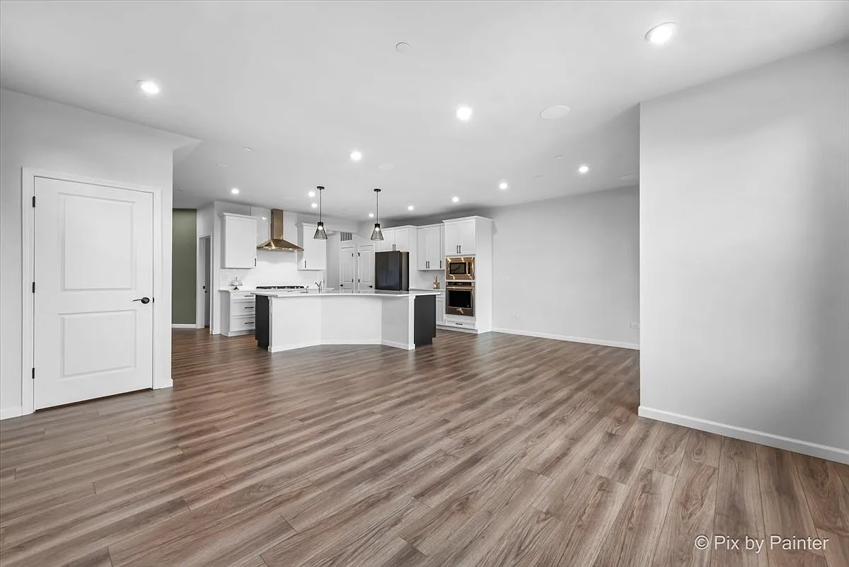 3 bed, 2.5 bath, 2124 sqft, $4,300 — Photo 4