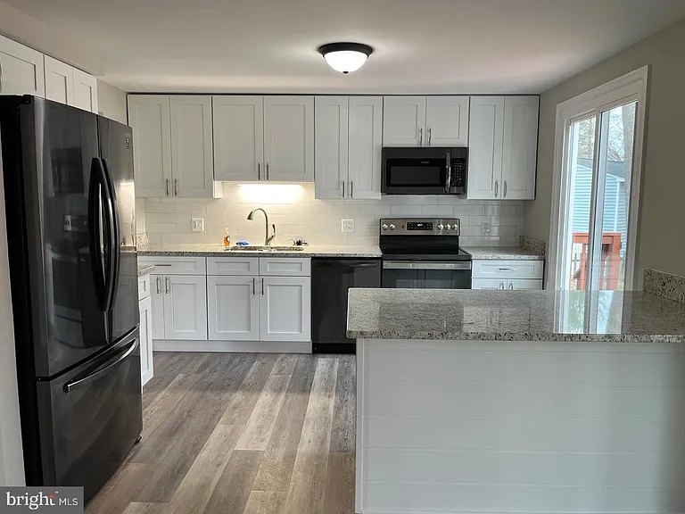2 Rosewood St — Photo 2