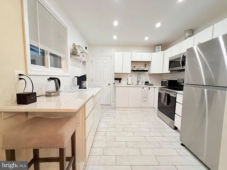 6910 Fern Pl — Photo 4