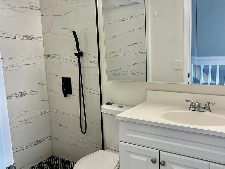 853 SW 2nd St #6 — Photo 3