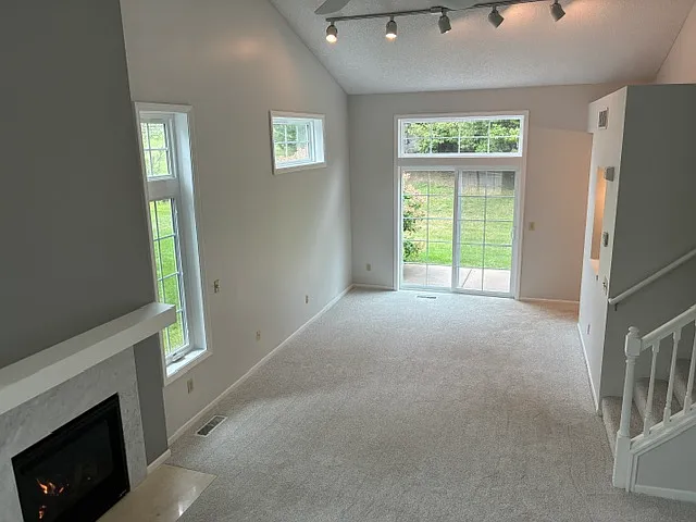 581 Mission Hills Dr — Photo 3