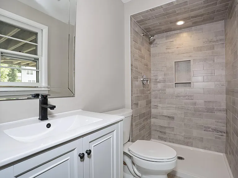 415 Goffle Rd — Photo 29
