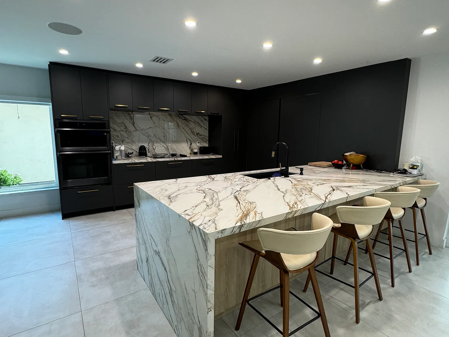 4 bed, 2.5 bath, 2148 sqft, $7,500 — Photo 1
