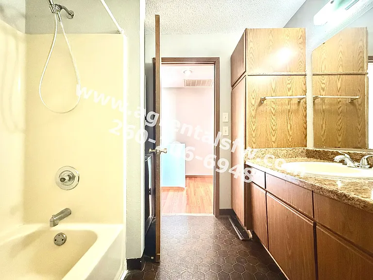 2718 Sherman Blvd — Photo 11