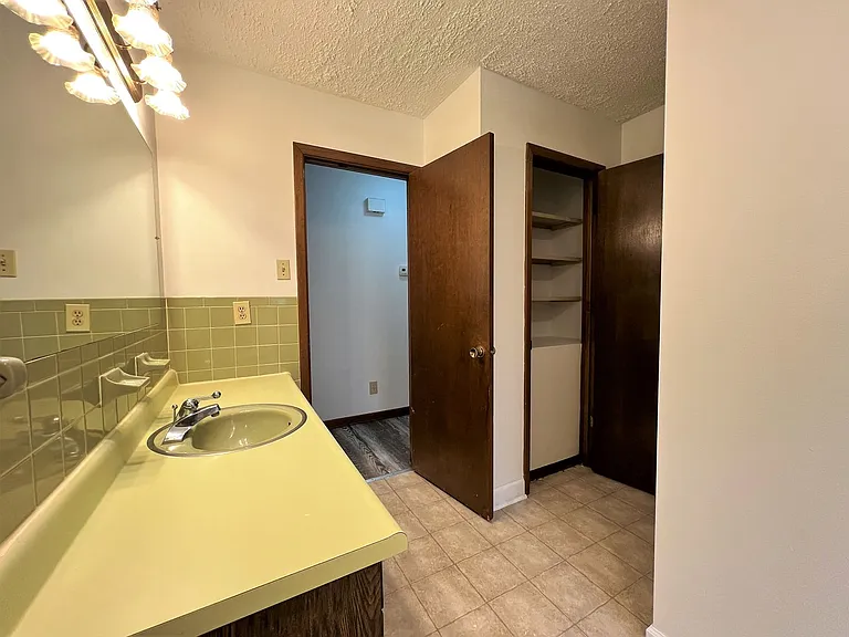 11518 Midhurst Dr — Photo 14