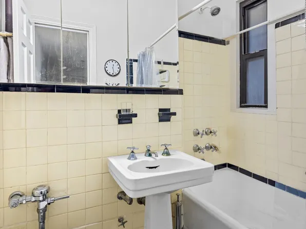 33 East 22nd Street 5D image 11 of 11