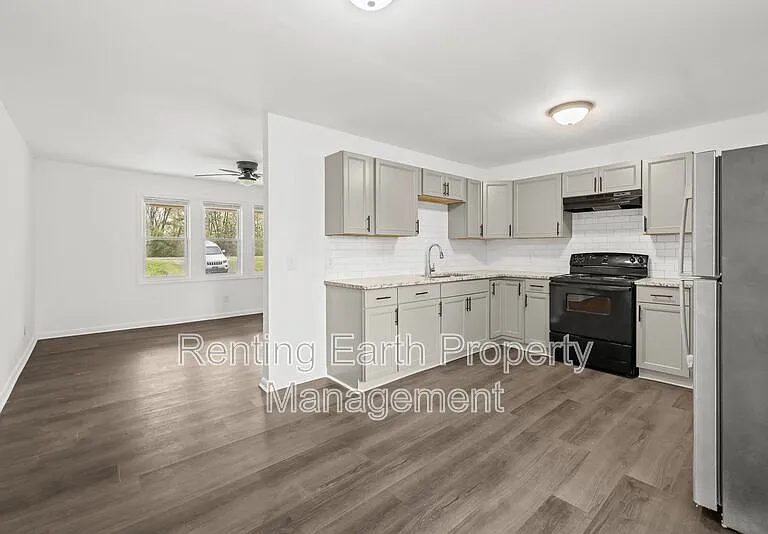 2129 13th St N — Photo 13