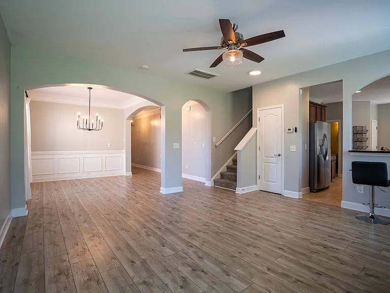 221 Berwick Dr — Photo 3