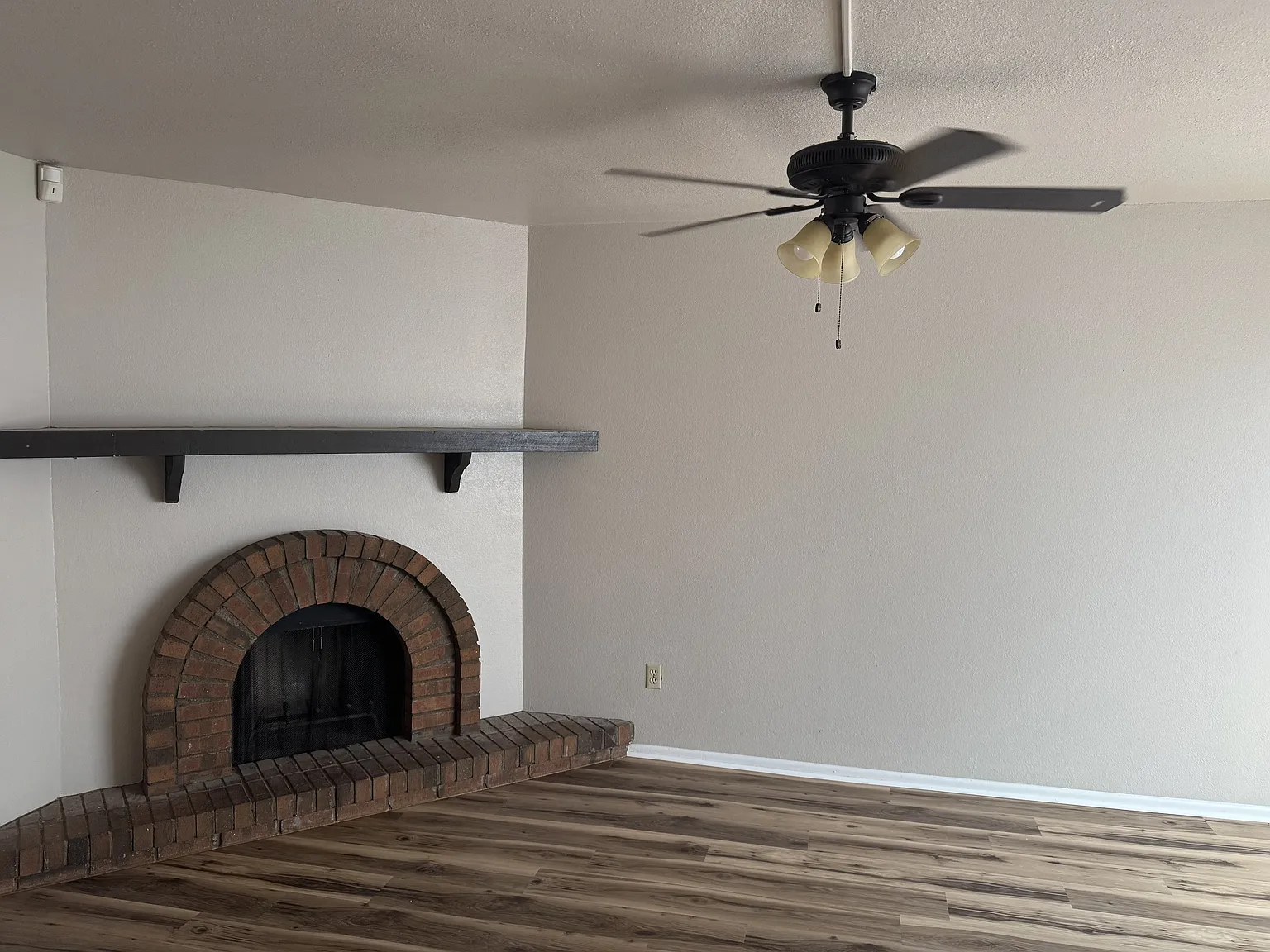 2 bed, 1080 sqft, $1,300 — Photo 2