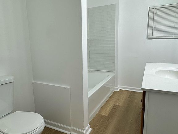 4th image of 1000 Jennette Ave NW