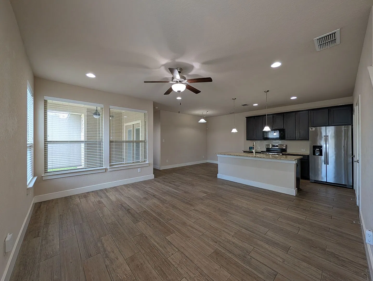 Walk to Faust St Bridge / Fridge, Washer & Dryer Included / Primary on 1st Floor / CISD *2 weeks ... — Photo 3