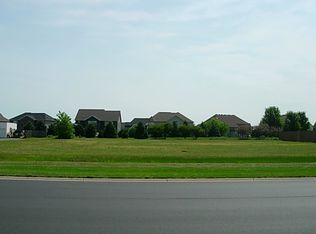 76 Stonehill Rd, Oswego, IL 60543