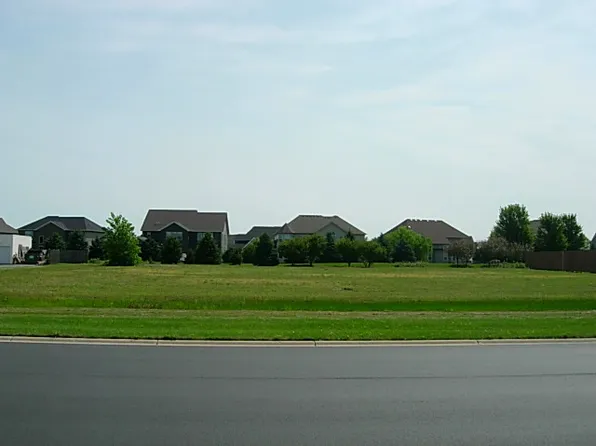 76 Stonehill Rd, Oswego, IL 60543