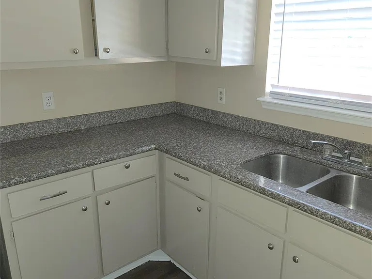 4710 Airport Blvd #203 — Photo 7