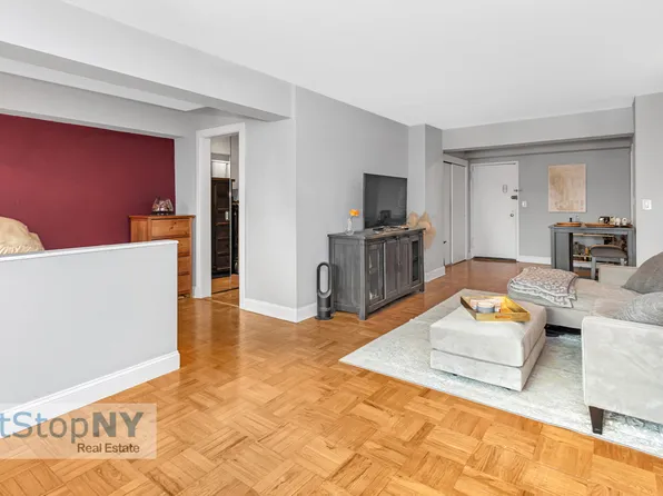 345 East 56th Street image 3 of 7