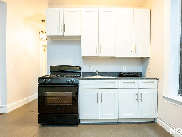 272 Grand St #4 — Photo 6
