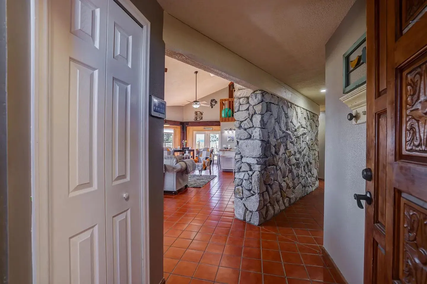 3 bed, 2303 sqft, $2,700 — Photo 3