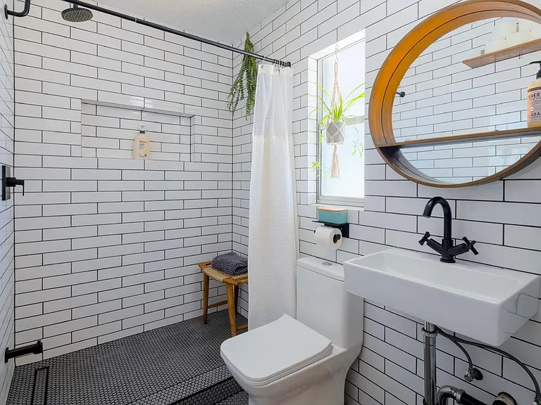 5500 Queenswood Dr — Photo 15