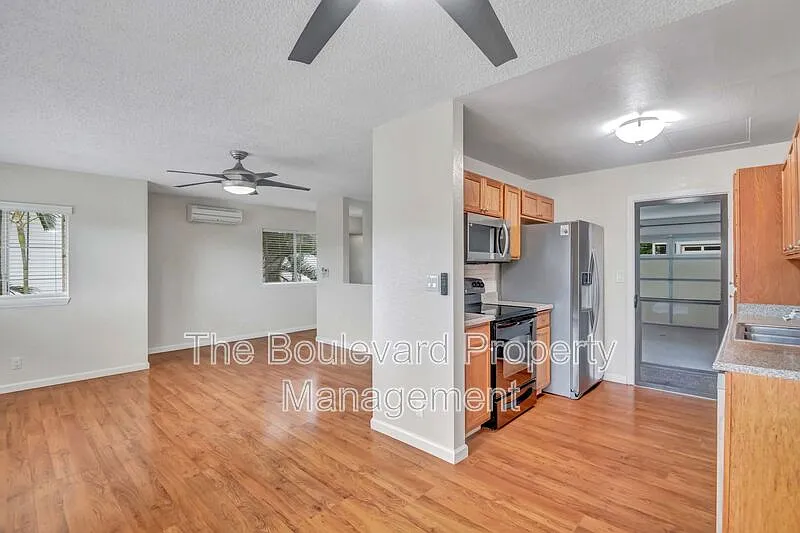 3 bed, 1.5 bath, 948 sqft, $3,850 — Photo 4