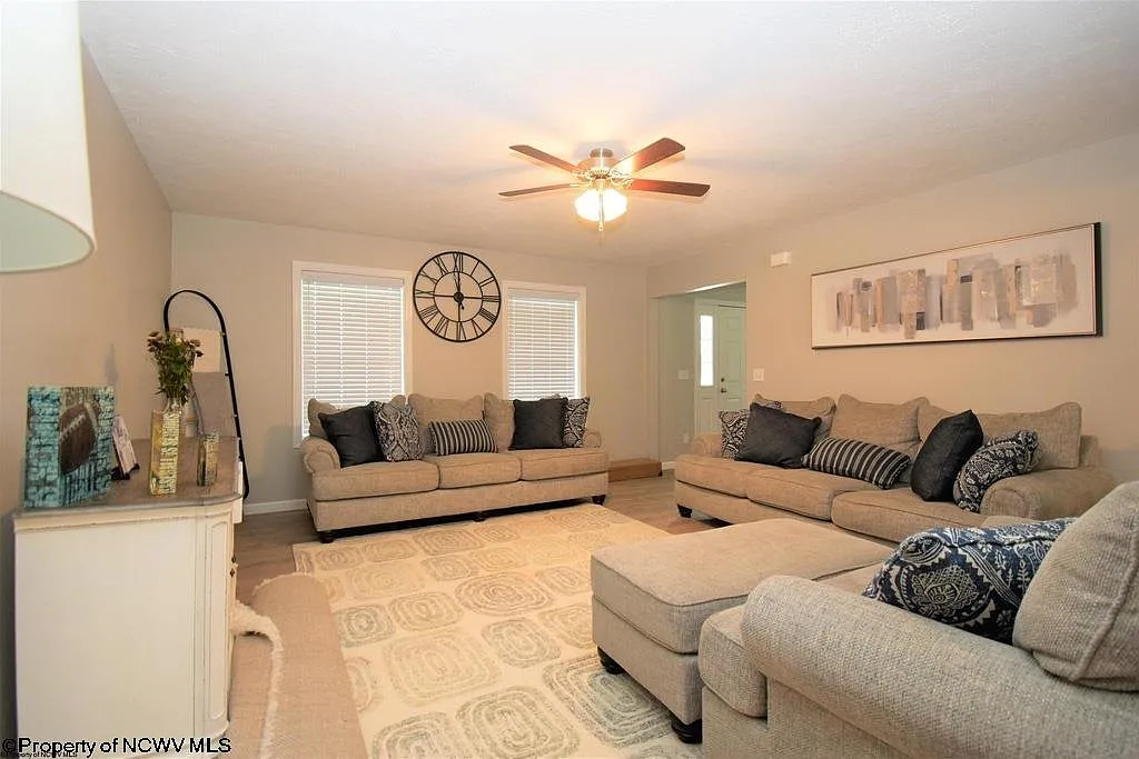 4 bed, 3.5 bath, $2,650 — Photo 2