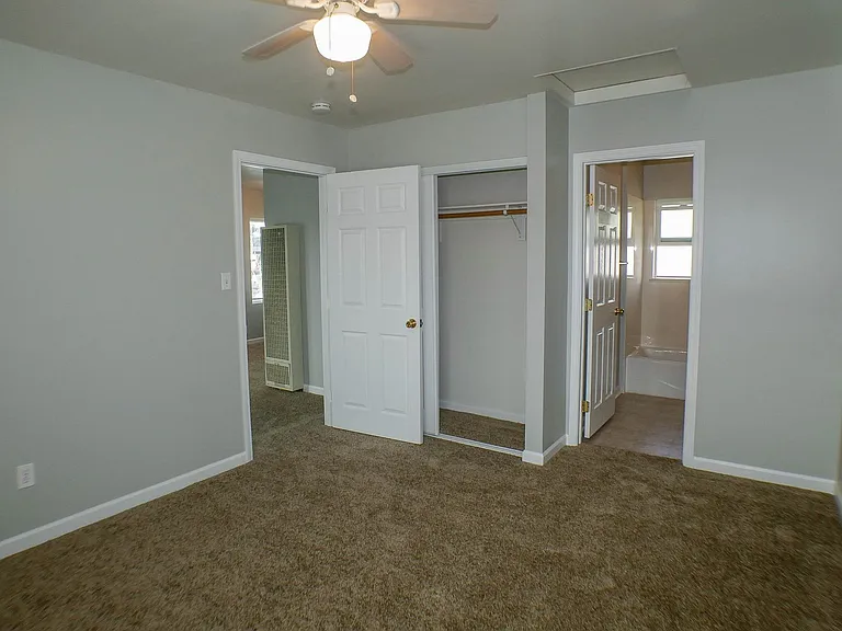 810-812.5 Niantic Ct — Photo 14