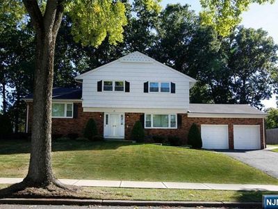 45 Merritt Dr, Oradell, NJ, 07649