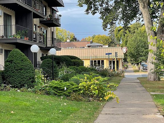 Melo-Glaze Donut shop is steps away!
