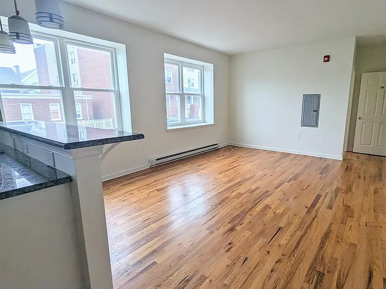 2 S Oakland Ave — Photo 12