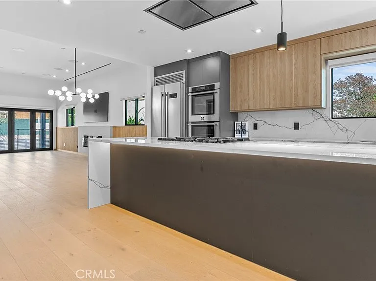 514 W Washington Blvd — Photo 24