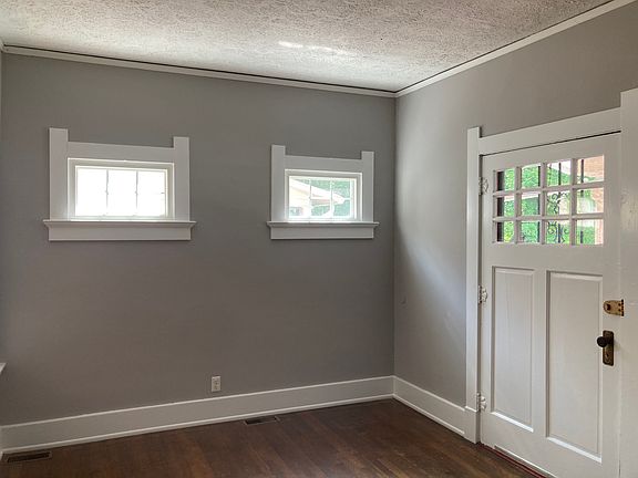4th image of 2138 Woodbourne Ave