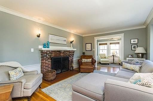 4th image of 239 Thacher St
