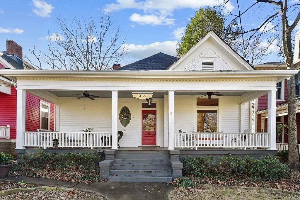 3 bed, 2.0 bath, 1940 sqft, $3,800 — Photo 1