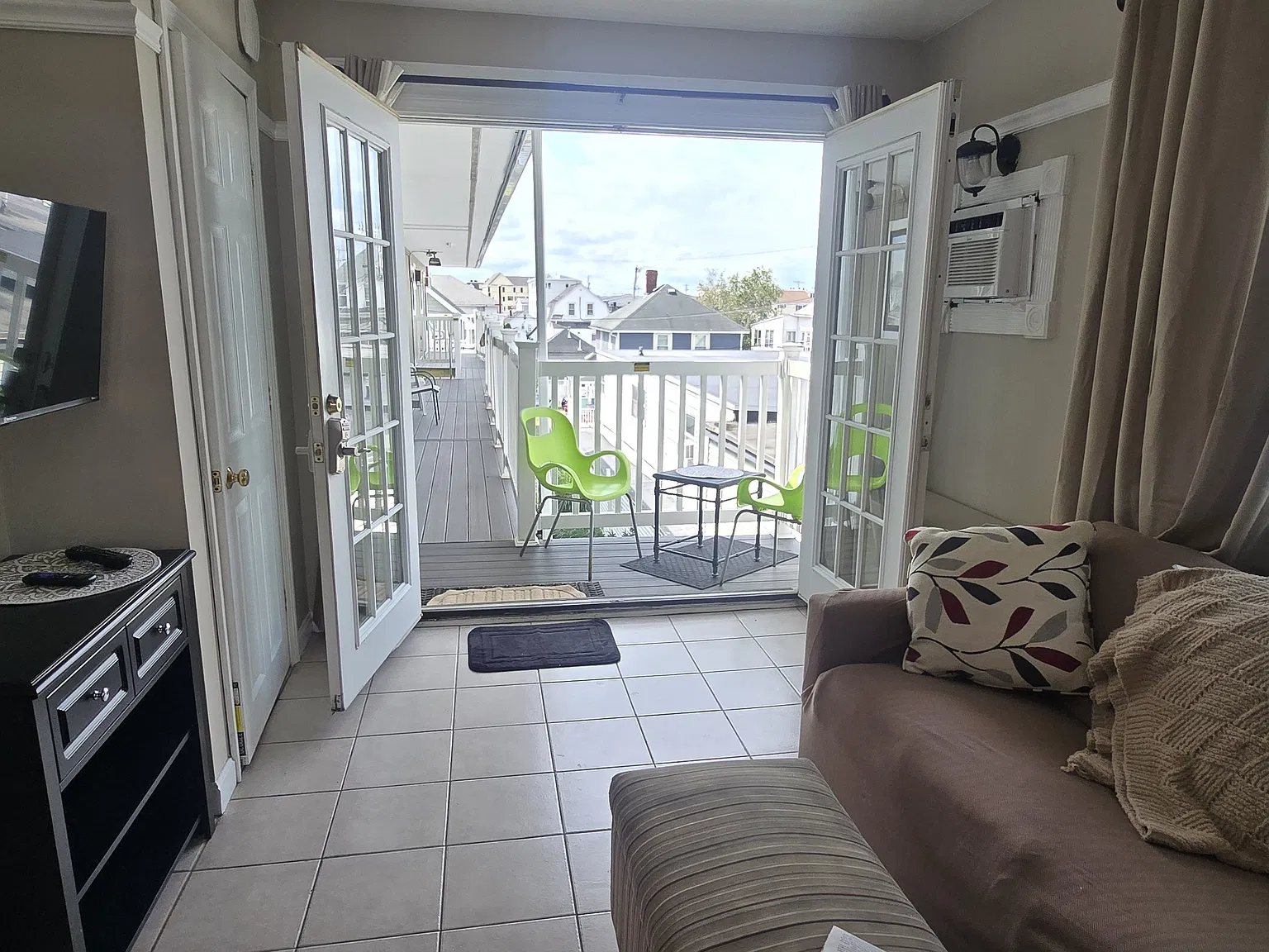 12 G St — Photo 1