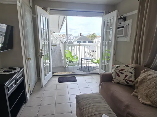 12 G St, Hampton, NH