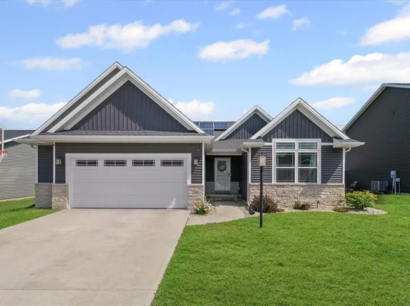 220 Red Bud Dr, Mahomet, IL 61853