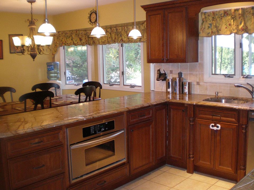New Kitchen w/ Granite