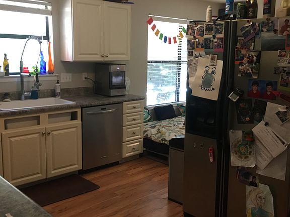 Large Eat-In Kitchen