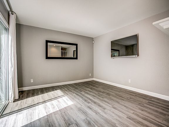 5th image of 3955 Buena Vista St Unit B