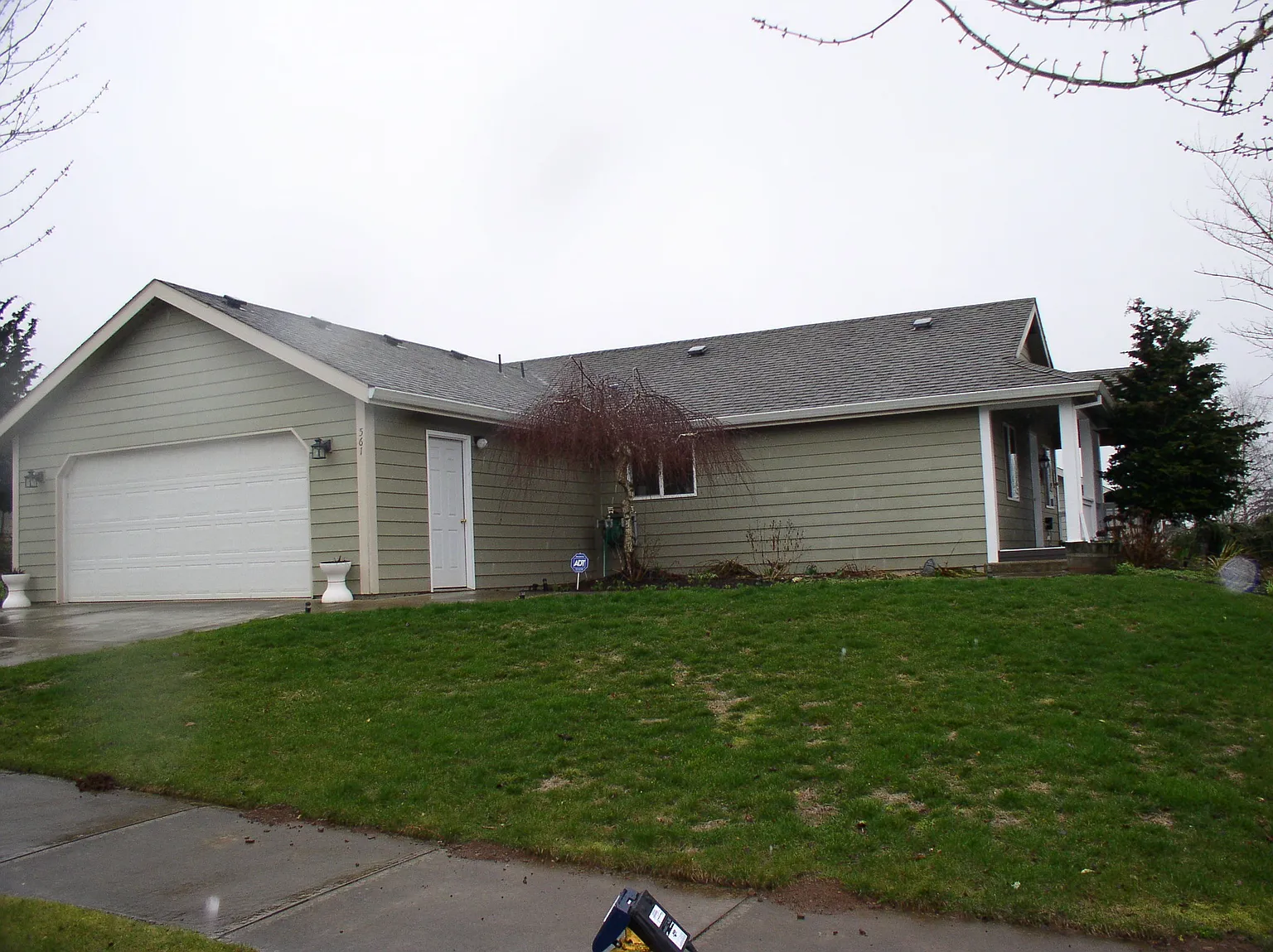 561 SE Mountain View Ln photo 1