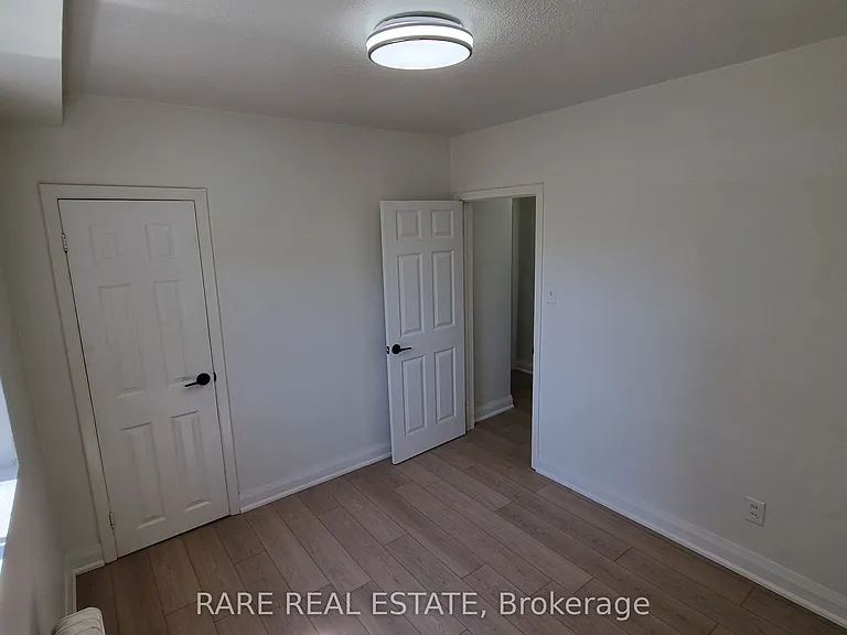 431 Martha St W #7 — Photo 11