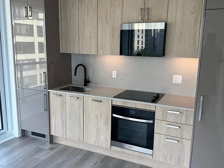 280 Dundas St W #602 — Photo 11