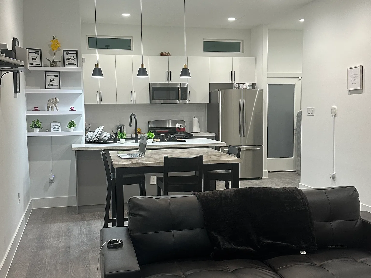 5 bed, 2.5 bath, 1600 sqft, $3,950 — Photo 1