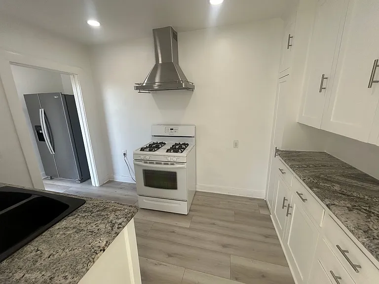 217 N Bel Aire Dr — Photo 7
